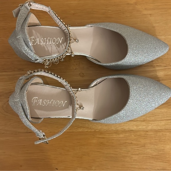 Fashion Silver Heels - Picture 4 of 10